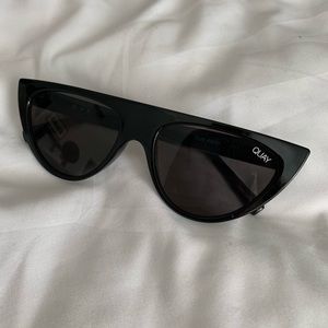QUAY runaway 111 sun glasses
